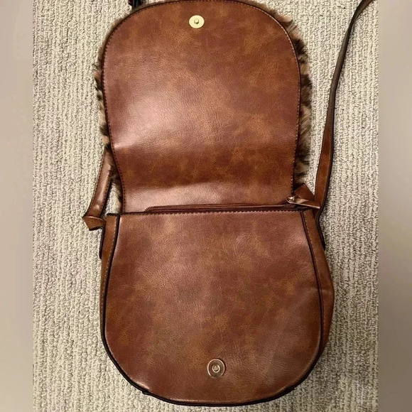 Leopard crossbody purse with faux SOFT fur on flap - Picture 2 of 6